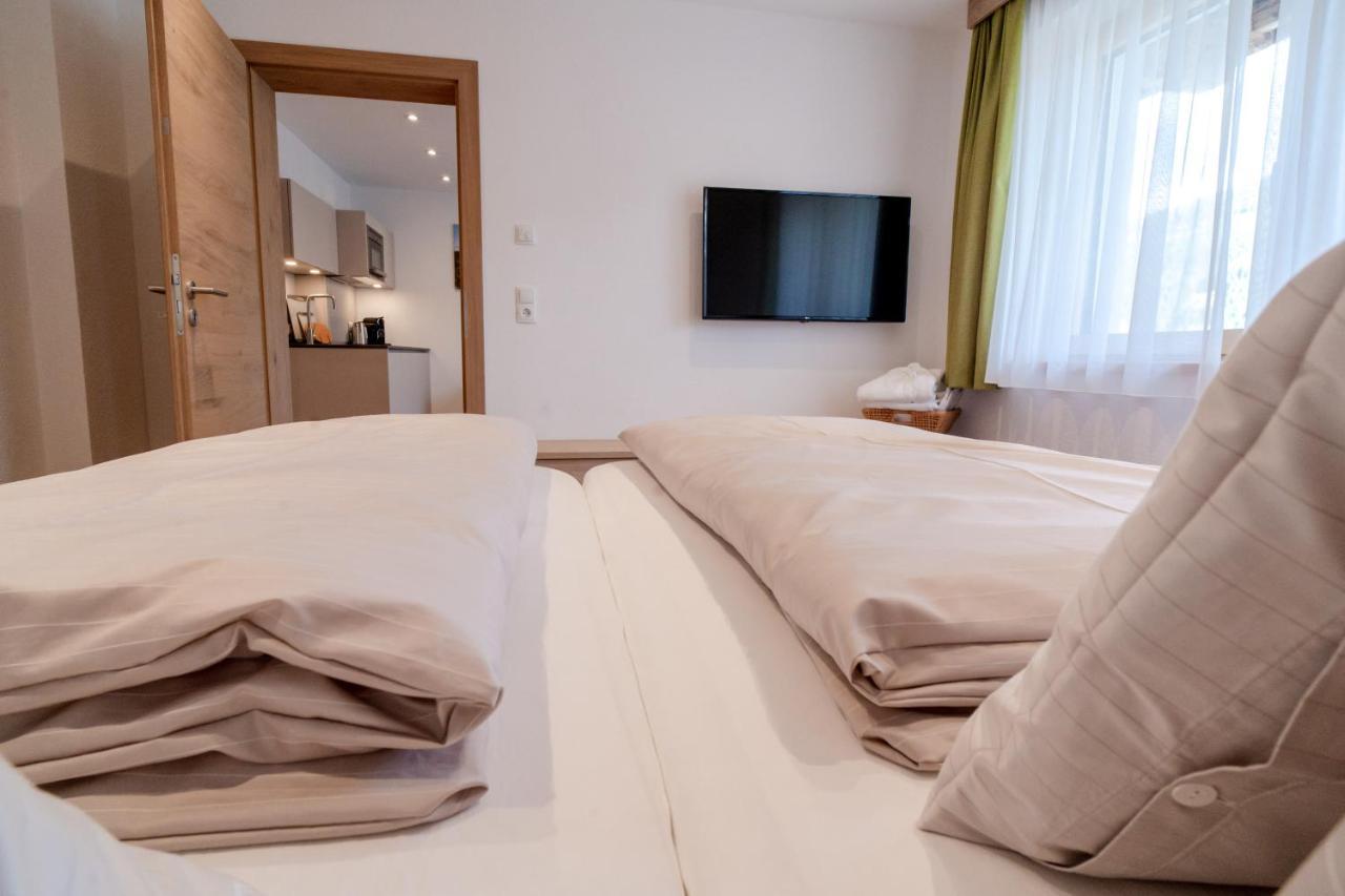 Alpen Gasthof Apartments Hohe Burg Trins Bagian luar foto