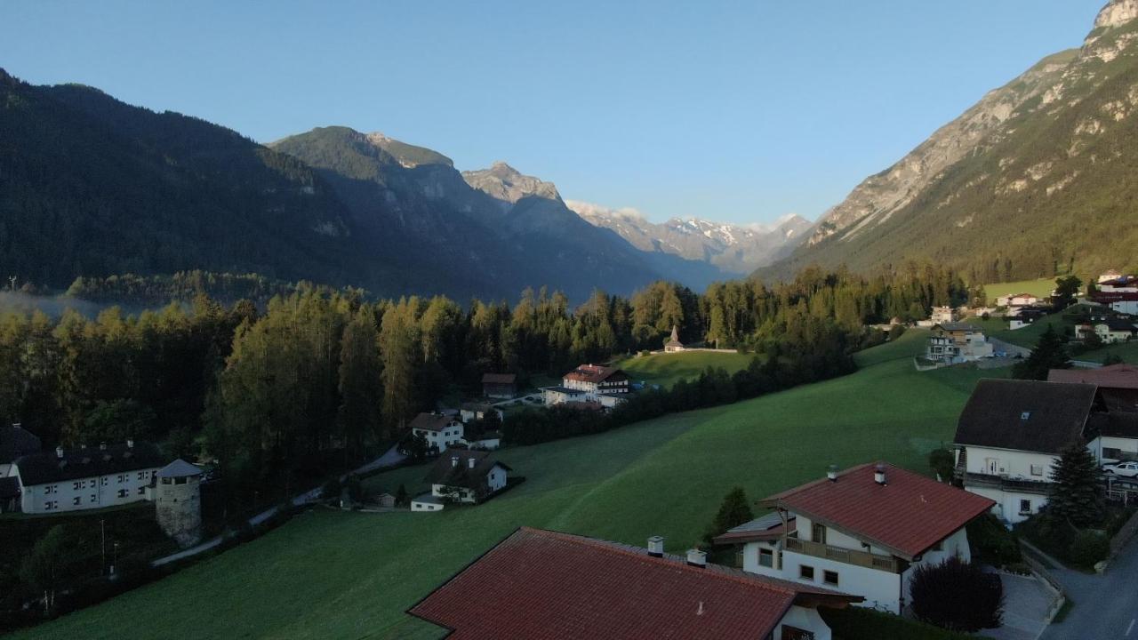 Alpen Gasthof Apartments Hohe Burg Trins Bagian luar foto