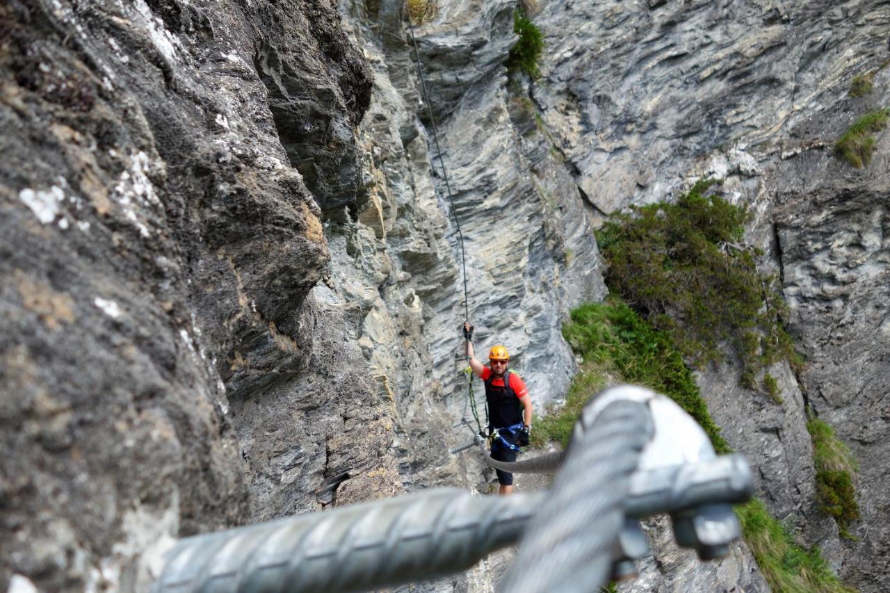 Alpen Gasthof Apartments Hohe Burg Trins Bagian luar foto