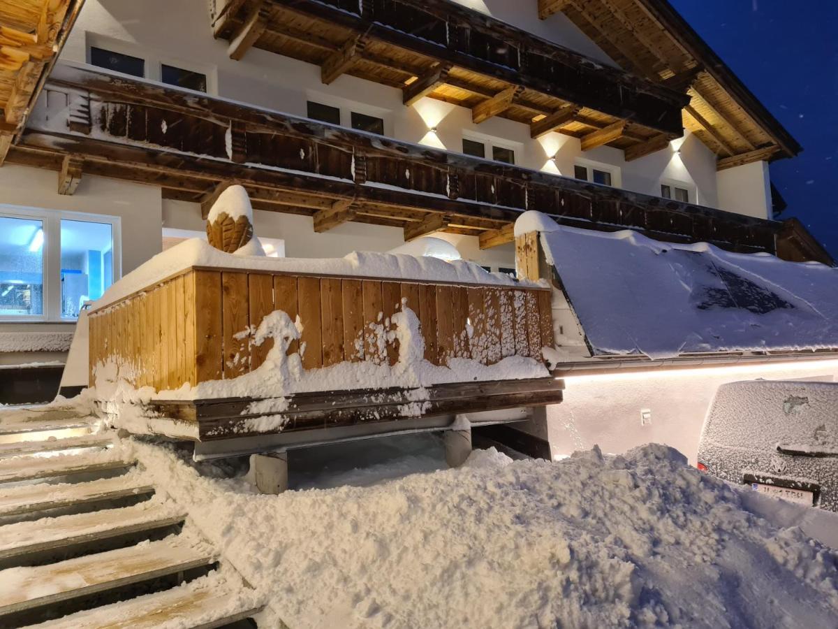 Alpen Gasthof Apartments Hohe Burg Trins Bagian luar foto