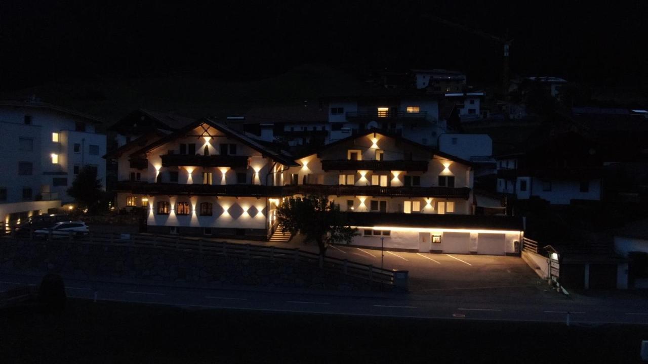 Alpen Gasthof Apartments Hohe Burg Trins Bagian luar foto