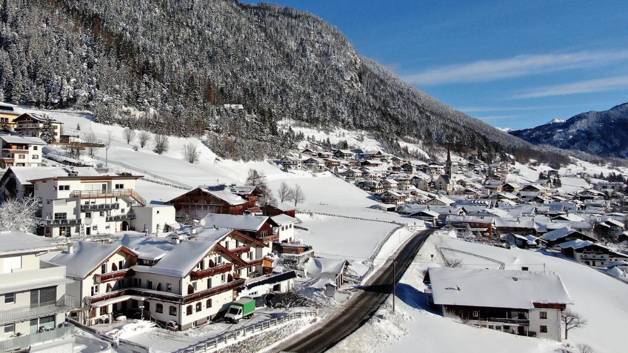 Alpen Gasthof Apartments Hohe Burg Trins Bagian luar foto