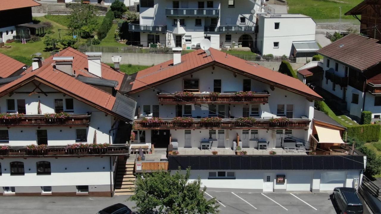 Alpen Gasthof Apartments Hohe Burg Trins Bagian luar foto