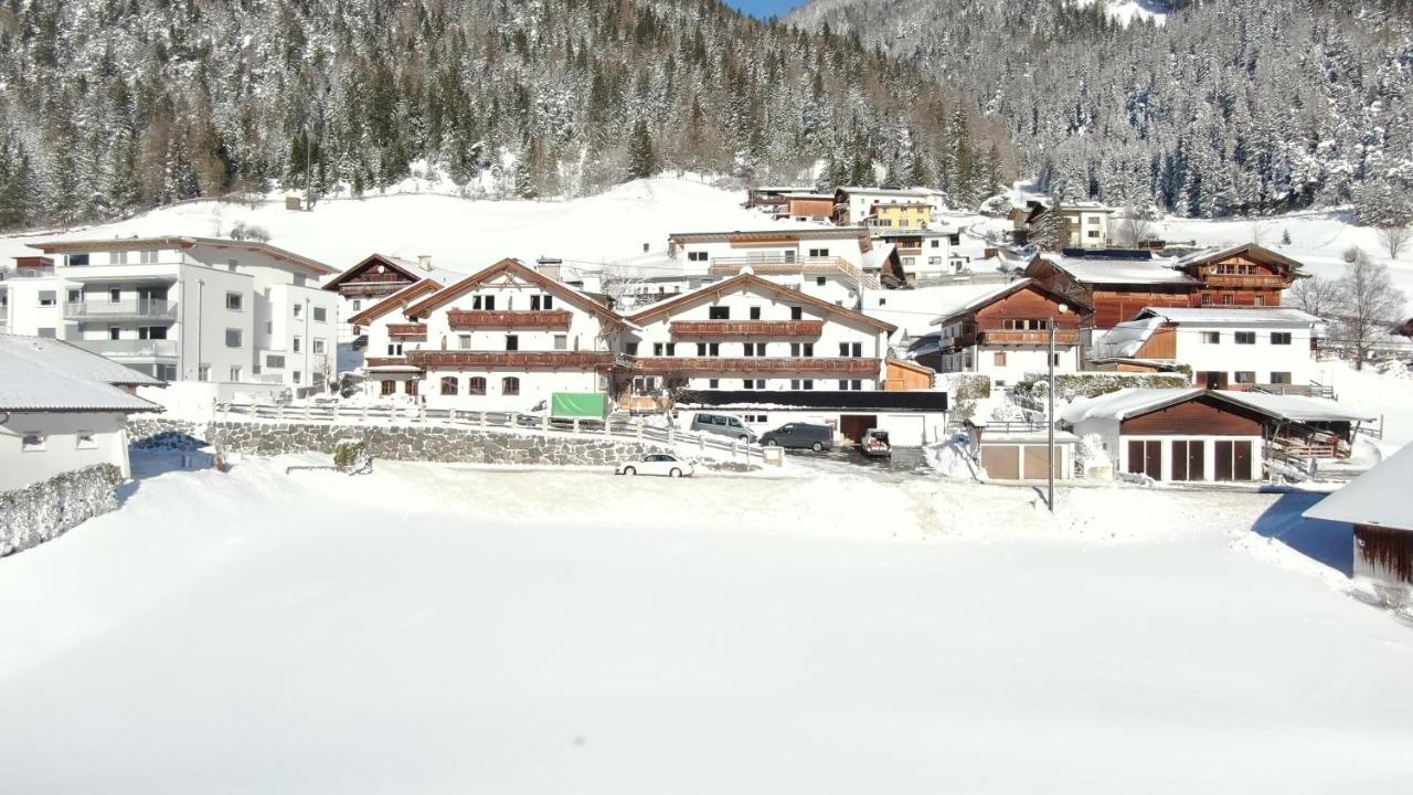 Alpen Gasthof Apartments Hohe Burg Trins Bagian luar foto