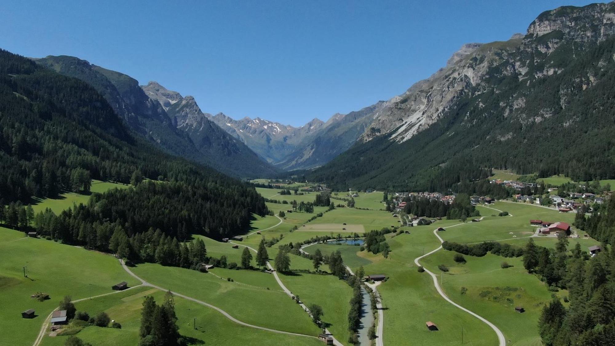 Alpen Gasthof Apartments Hohe Burg Trins Bagian luar foto