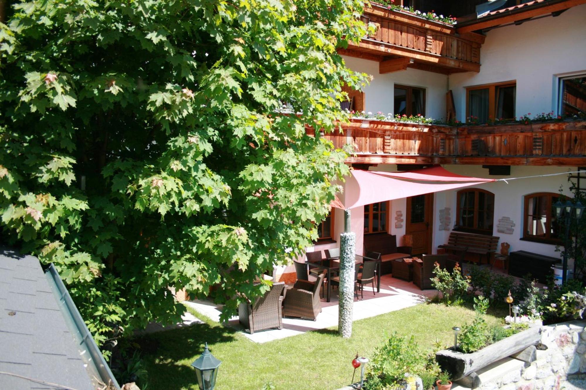 Alpen Gasthof Apartments Hohe Burg Trins Bagian luar foto