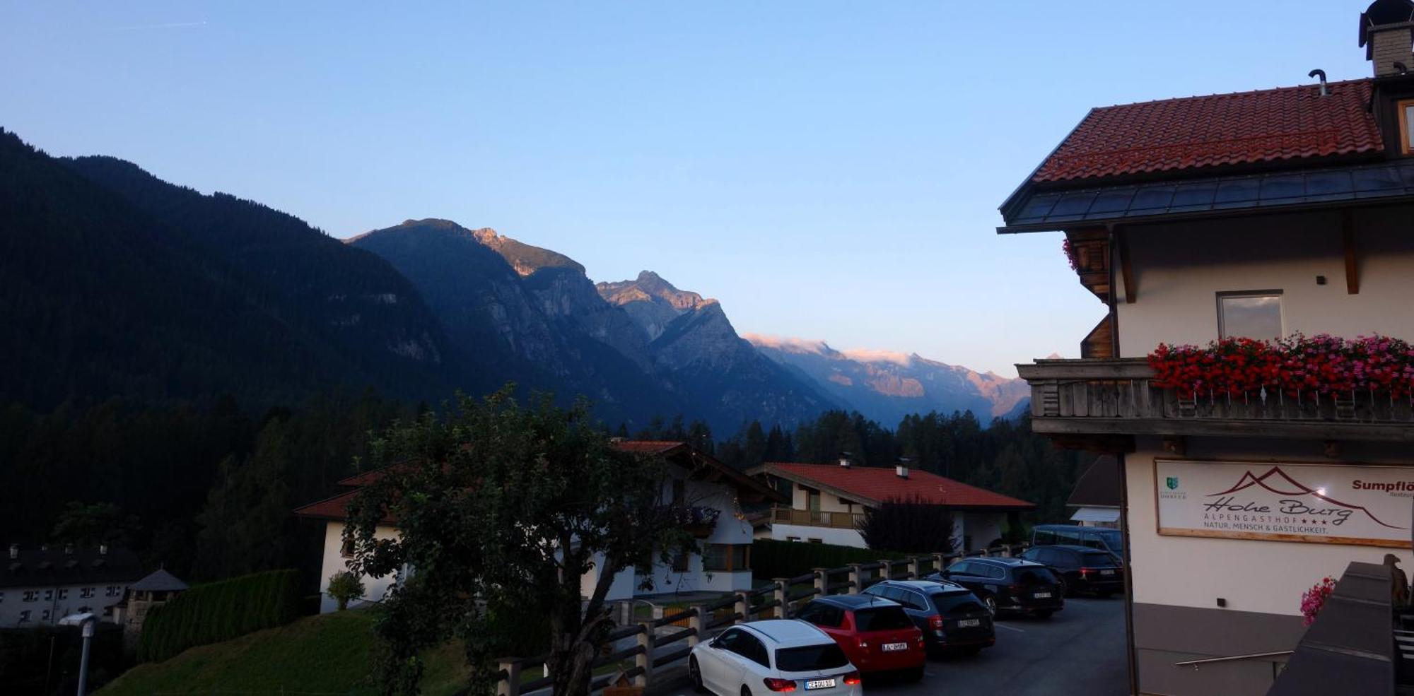 Alpen Gasthof Apartments Hohe Burg Trins Bagian luar foto