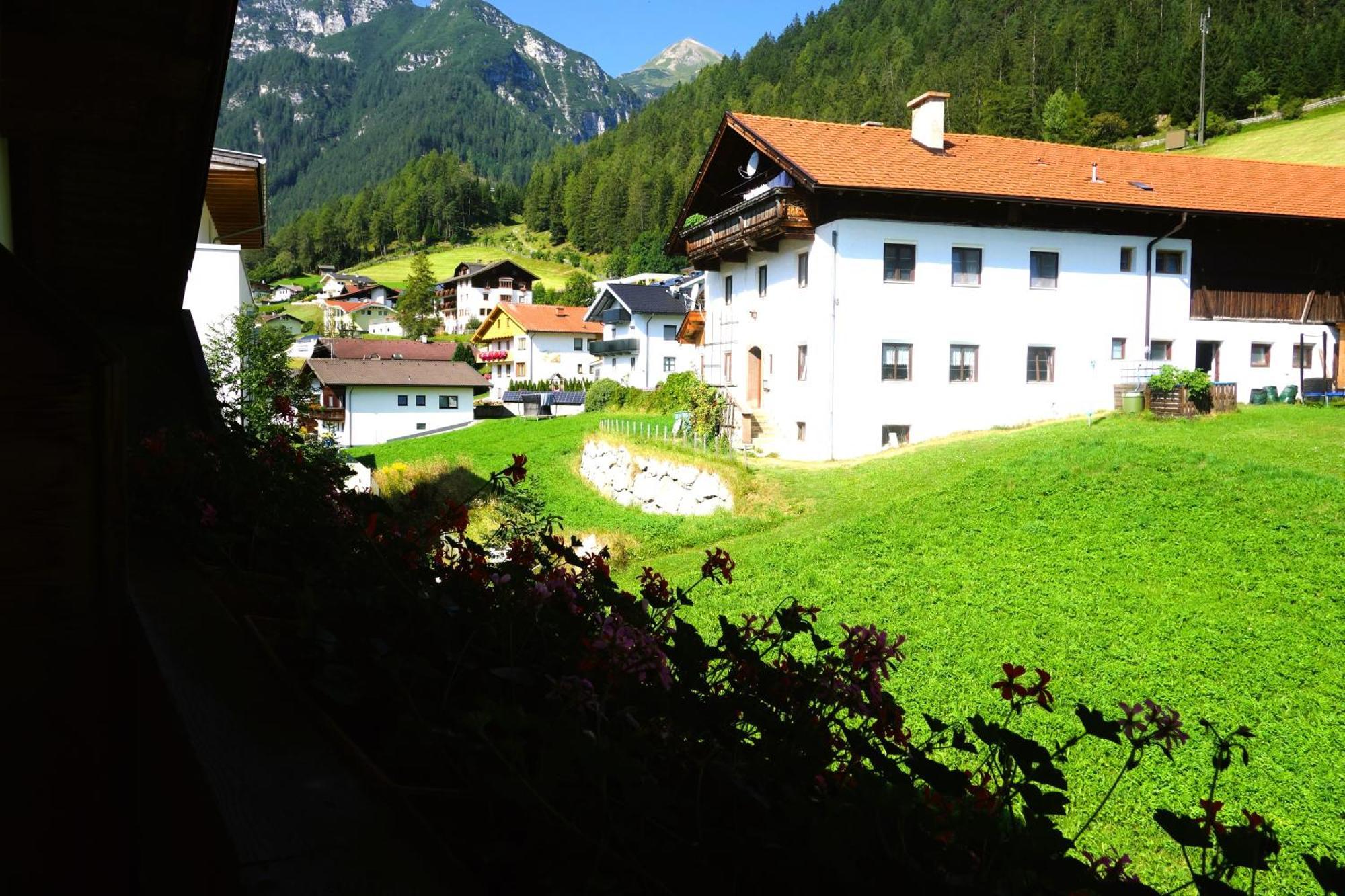 Alpen Gasthof Apartments Hohe Burg Trins Bagian luar foto