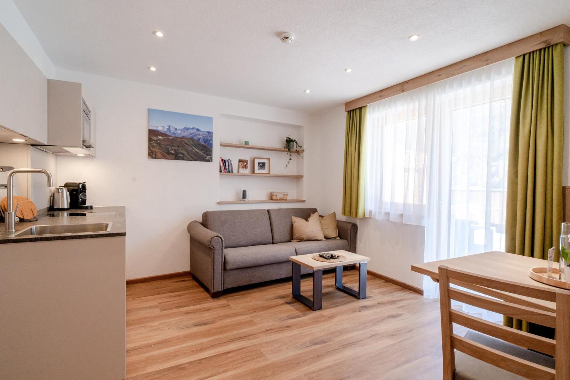 Alpen Gasthof Apartments Hohe Burg Trins Bagian luar foto
